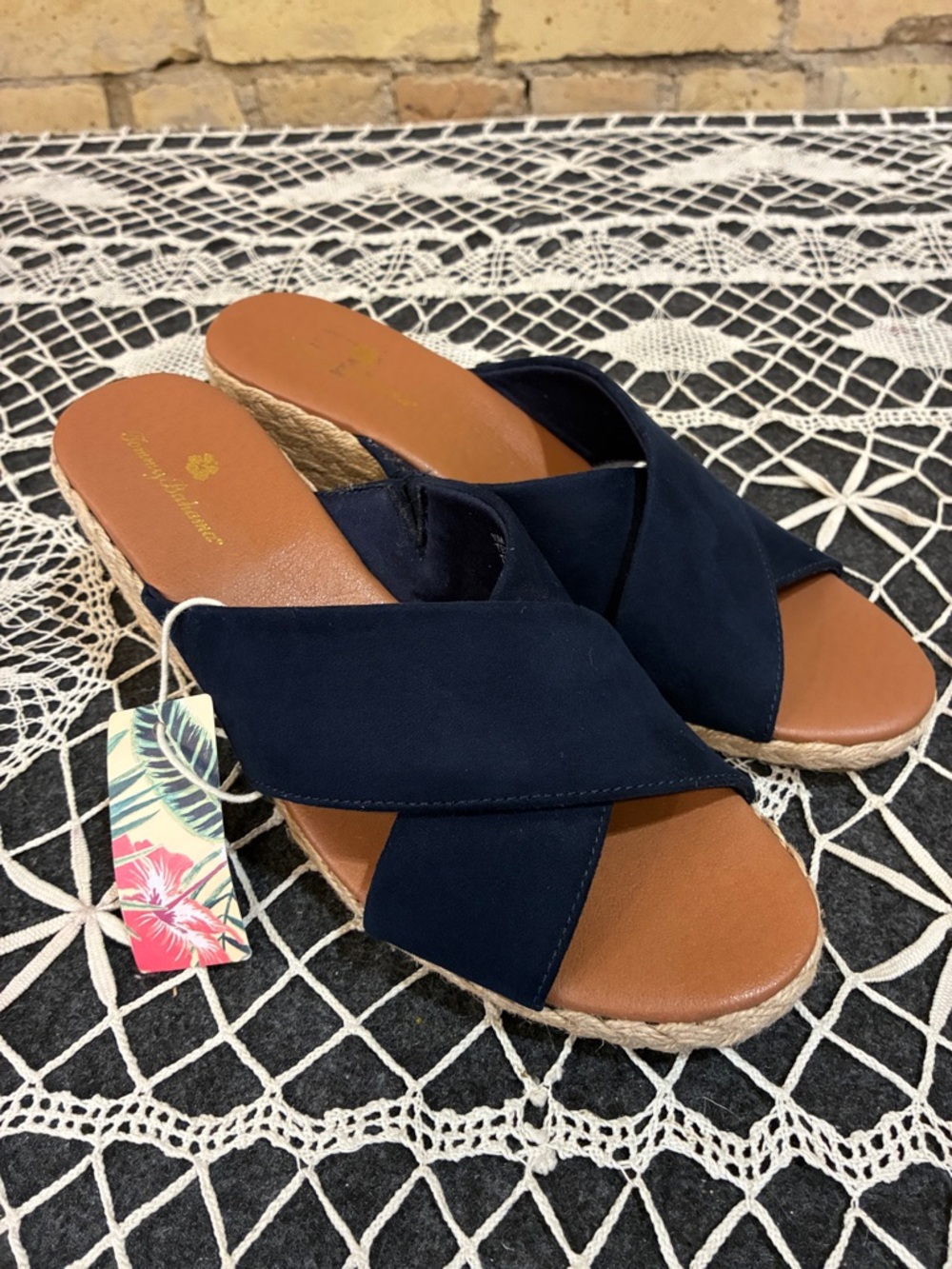 Tommy Bahama Stacey Navy Crisscross Slide Wedge Comfort Sandals. NWT 10